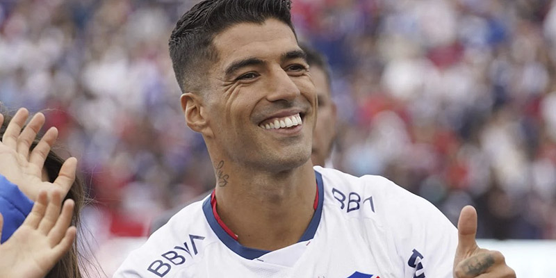 Jun88- Giới Thiệu Về Luis Suarez - Huyền Thoại Bóng Đá Uruguay Trái tim của Luis Suarez luôn hướng về Uruguay