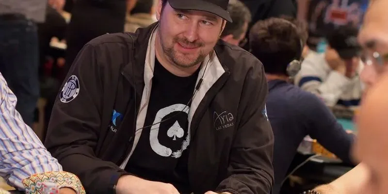 Phil Hellmuth với kỷ lục 17 bracelet và ngôi vị bất khả xâm phạm
